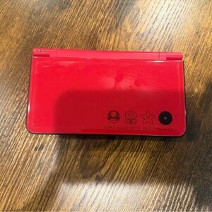 Nintendo DSi XL Super Mario 25th Anniversary Edition